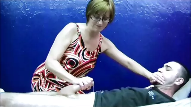 Preggo Teen Indica montrant son ventre et maman francaise porn jouant