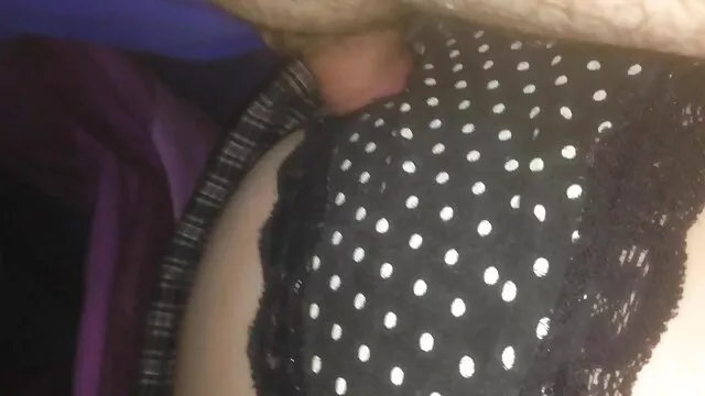 Debt4K. Un nouveau collectionneur rend sex maman et son garcon visite à la gérante de discothèque sexy Monica