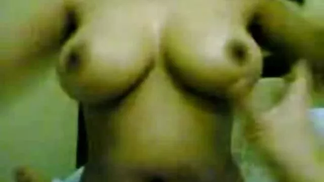 Natasha Juja joue xnxx maman dormir dans un miroir