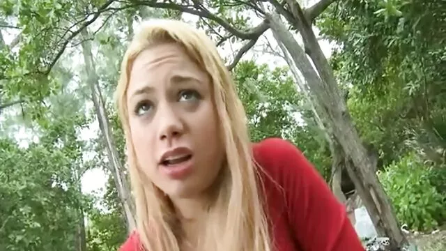 Black Knight Rome Major économise du sperme pour la porn maman et fille gorge de Jenna Ivory!