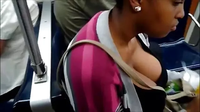 La blonde Kiara Cole aime quand une bite raide palpite sa grand mere anal porn chatte