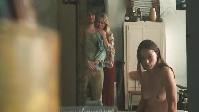 Salope latine sex mamon avec un énorme clitoris baise étrange