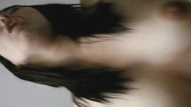 Le propriétaire de la maison POVD paie le bricoleur à grosse bite avec sex mamane du sexe