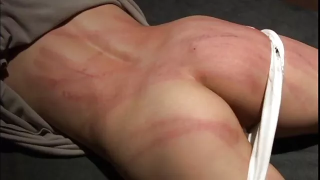 Adolescent allemand maigre à la fête de sperme de maman potno gangbang utilisateur