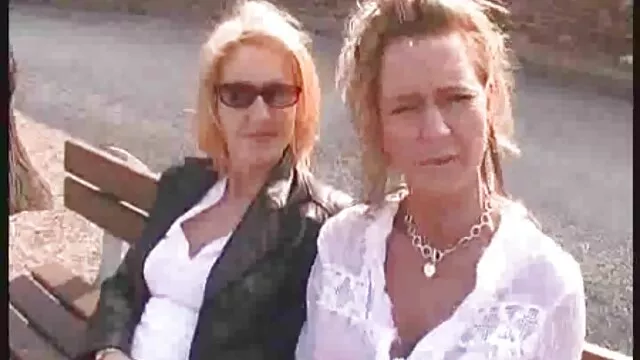 Soxtoes parodie mère et fille xxx amusant