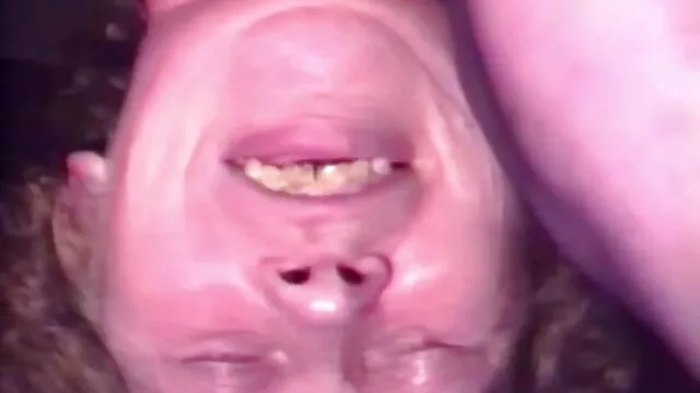 Vous pouvez frotter votre visage sexe entre mere fils sur toute la culotte JOI
