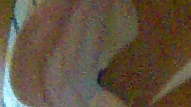 fille est fucken entièrement meres baisees habillé