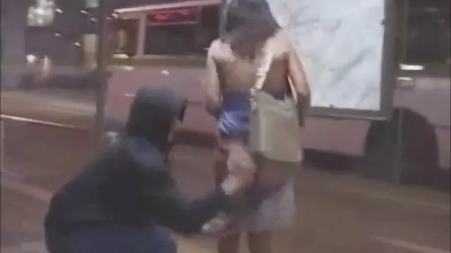 Il va me baiser dur pendant que tu regardes video grand mere salope
