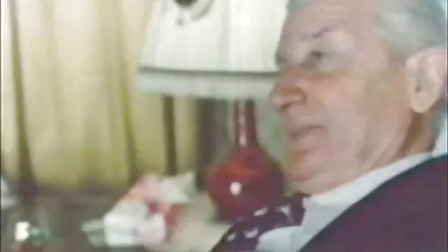 La jeune minx Gia Derza baise son beau-père pour une éjac faciale en POV video sexe mere de famille